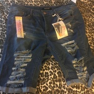 NWT Wax Jeans Distressed Bernuda Shorts